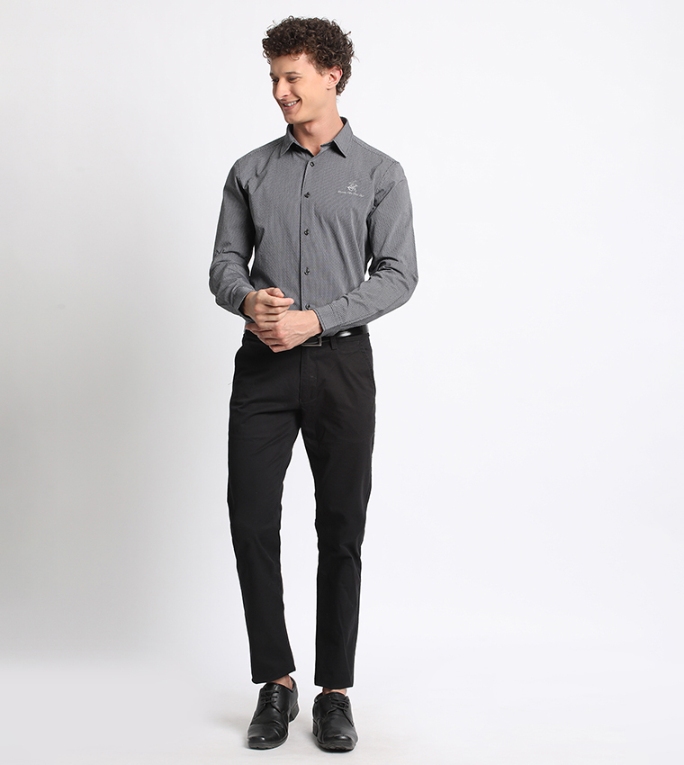 قميص فورمال بأكمام طويلة وشعار مطرز