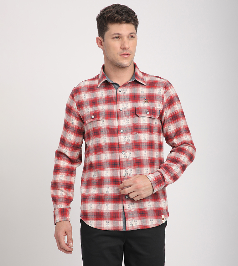 قميص بأكمام طويلة 