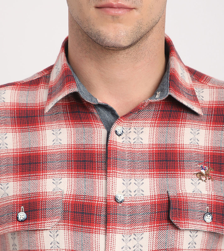 قميص بأكمام طويلة 