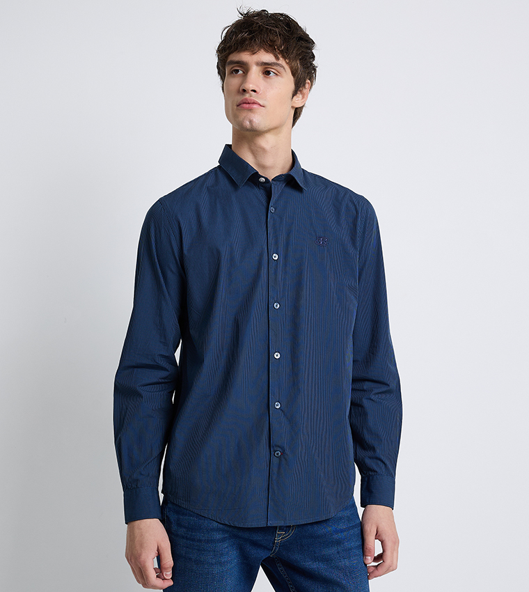 قميص بأكمام طويلة 