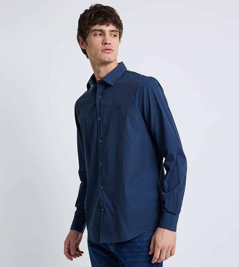 قميص بأكمام طويلة 