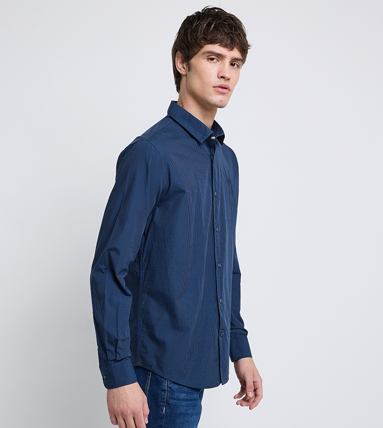 قميص بأكمام طويلة 