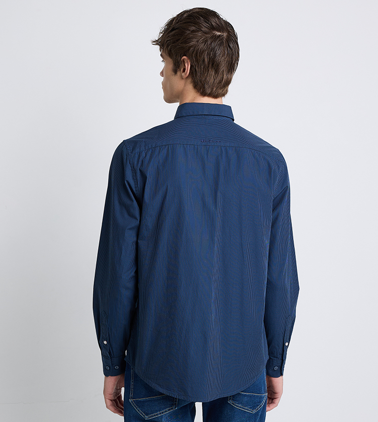 قميص بأكمام طويلة 