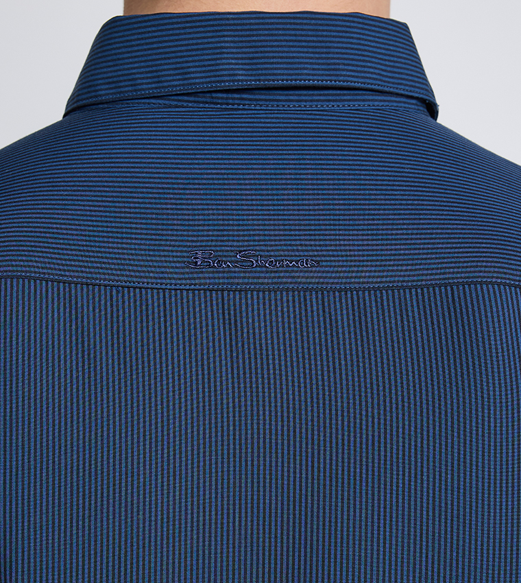 قميص بأكمام طويلة 