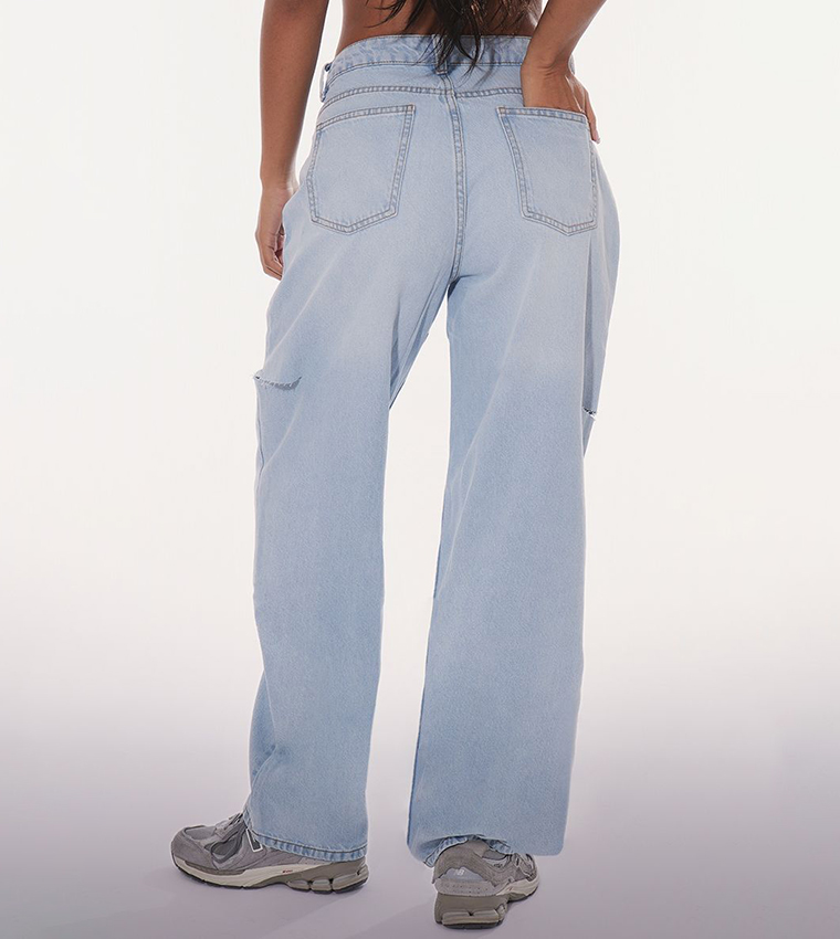 Wash Thigh Split Boyfriend Fit Jeans