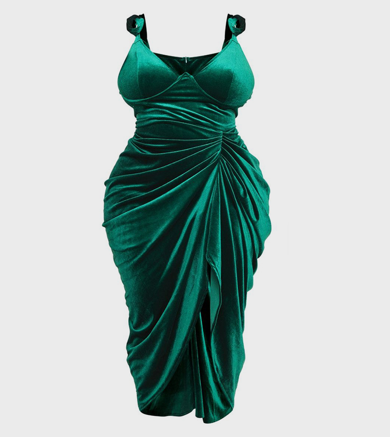 Buy PrettyLittleThing Curve Velvet Underwire Detail Ruched Midi Dress In  Green | 6thStreet Oman