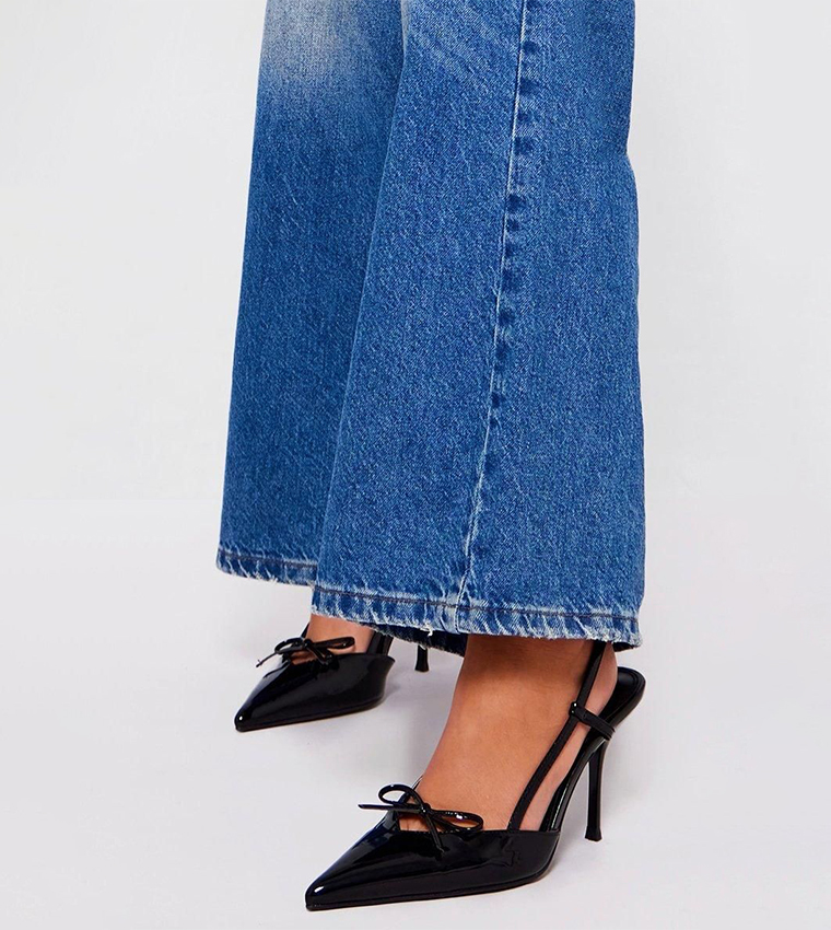 صندل بكعب ومقدمة مدببة 