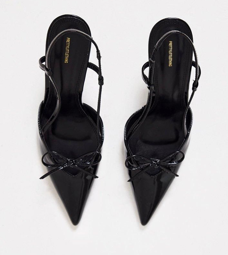 صندل بكعب ومقدمة مدببة 