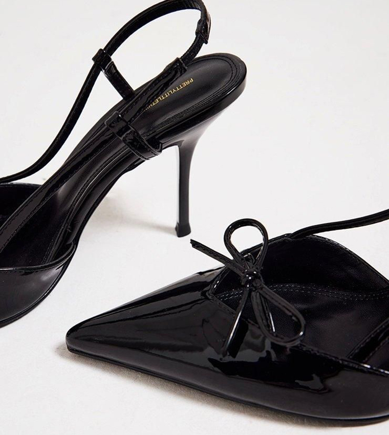 صندل بكعب ومقدمة مدببة 