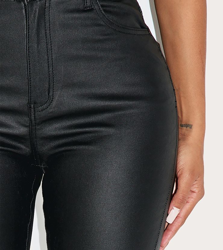 بنطال جينز واسع للمقاسات الكبيرة 