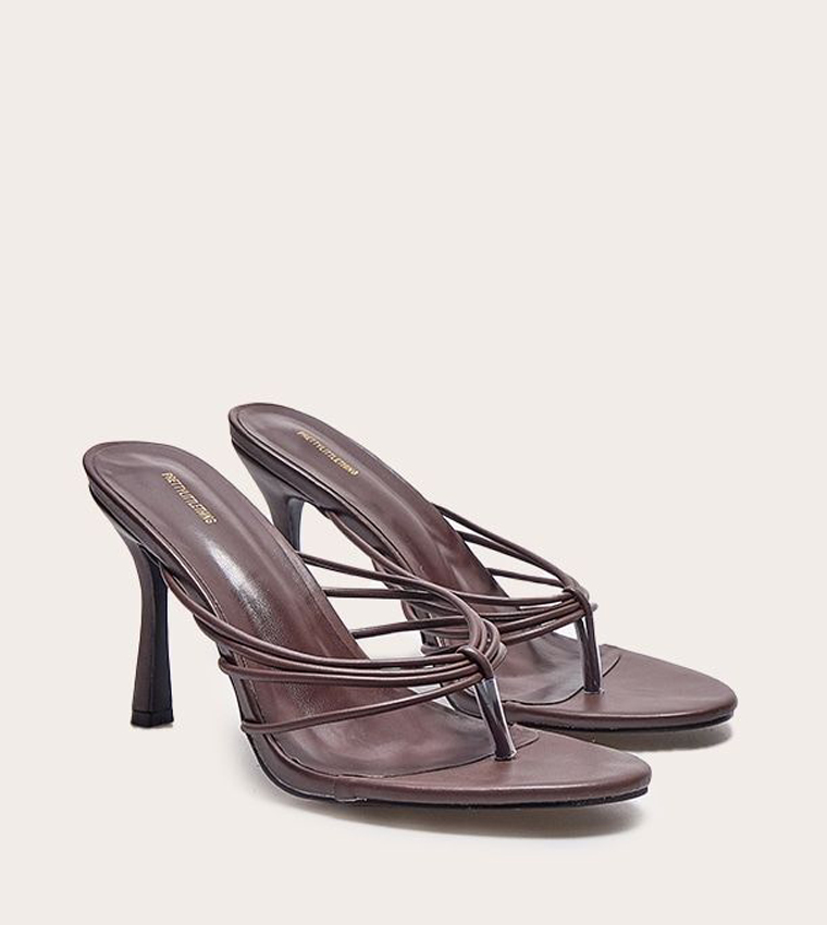 صندل بكعب ومقدمة دائرية 