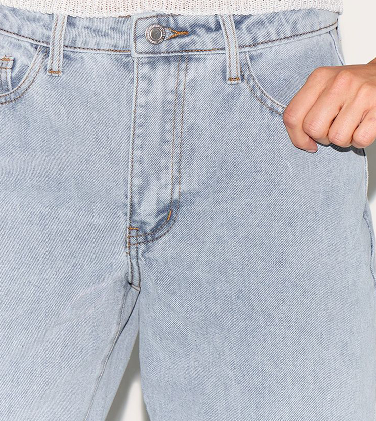 Petite Low Rise Wide Leg Jeans