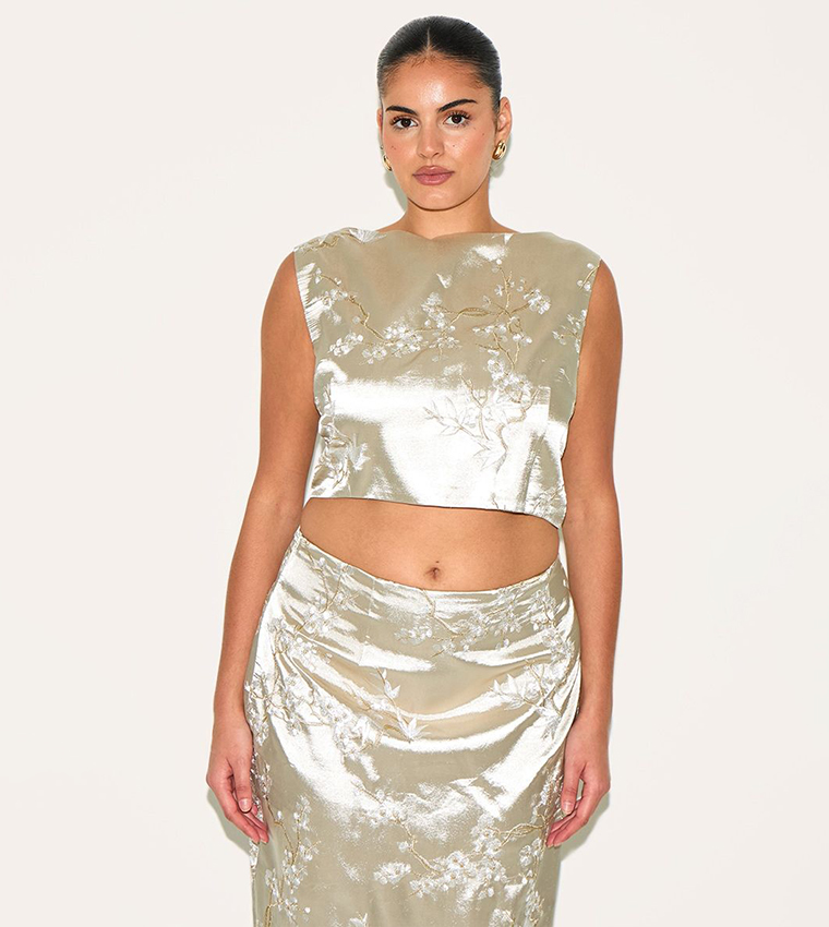 Curve Pastel Floral Embroidered Crew Neck Crop Top