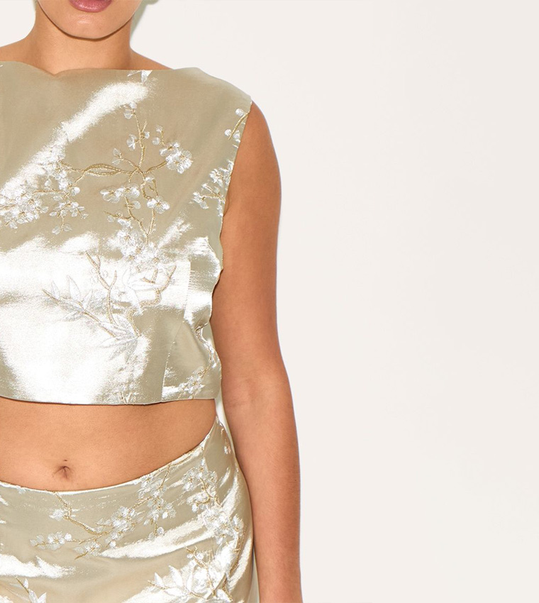 Curve Pastel Floral Embroidered Crew Neck Crop Top