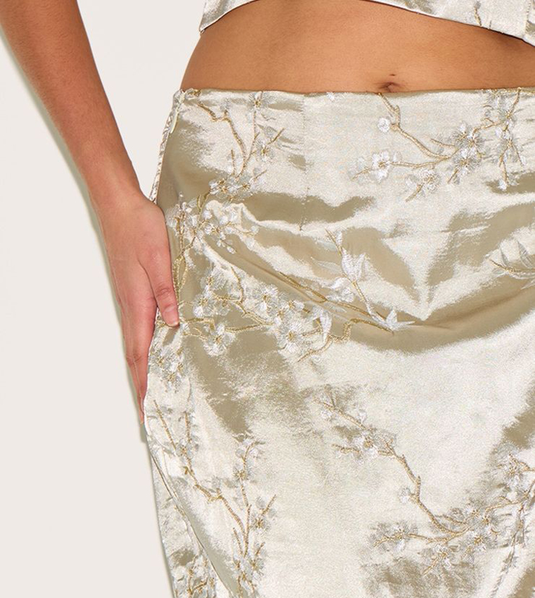 Curve Floral Embroidered Maxi Skirt