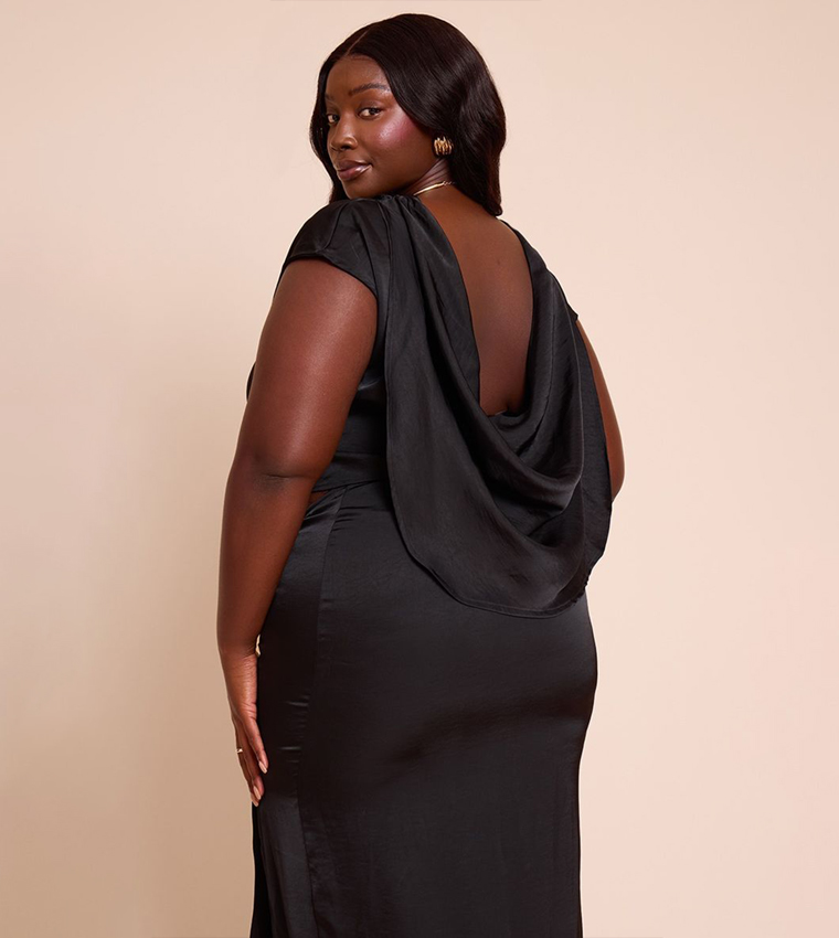 توب ساتان بياقة متدلية للمقاسات الكبيرة 