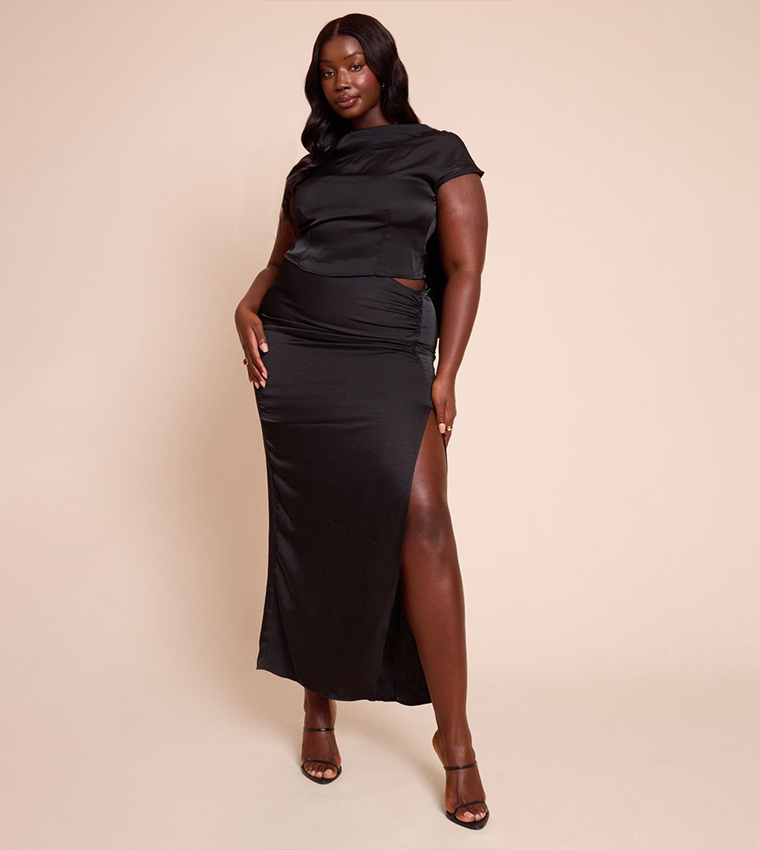 توب ساتان بياقة متدلية للمقاسات الكبيرة 