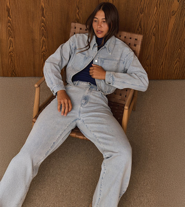 Washed High Rise Straight Fit Jeans