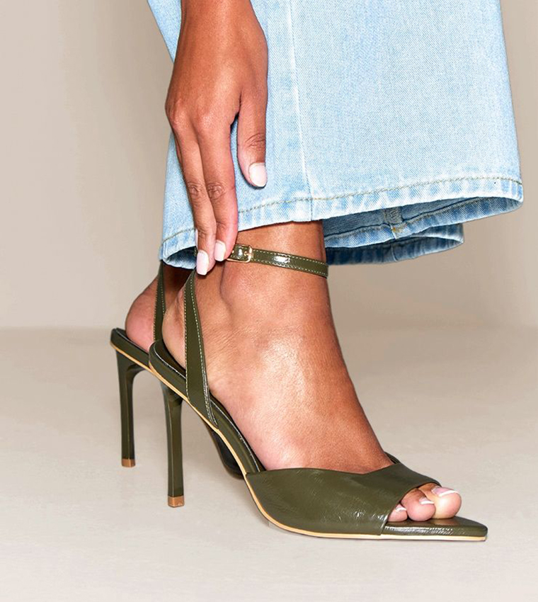 Pointed Toe Vamp Strap Heel Sandals