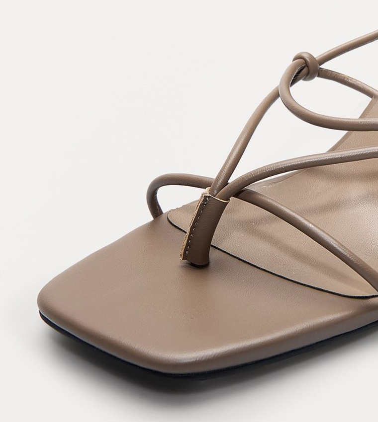 PU Square Toe Thong Knotted Heel Sandals