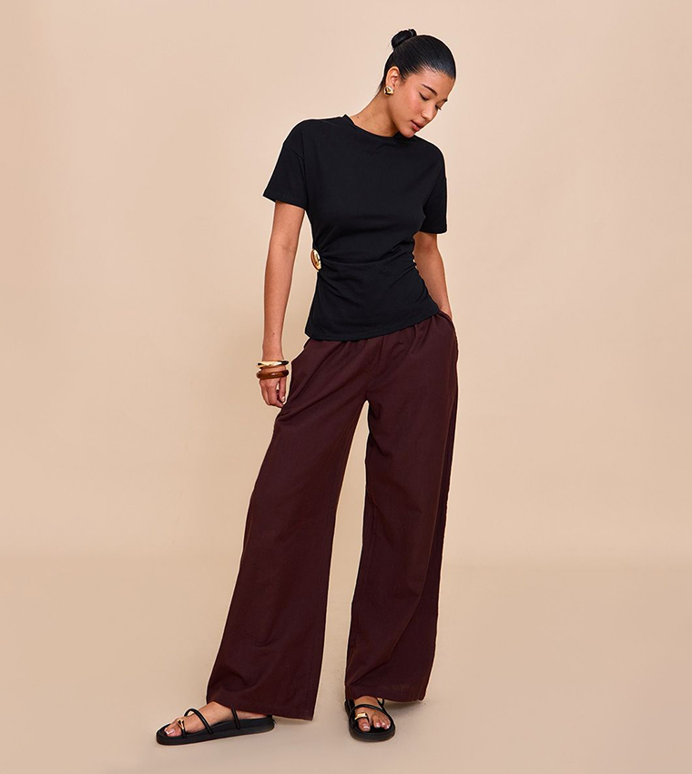 Trim Detail Asymmetric Hem T-Shirt