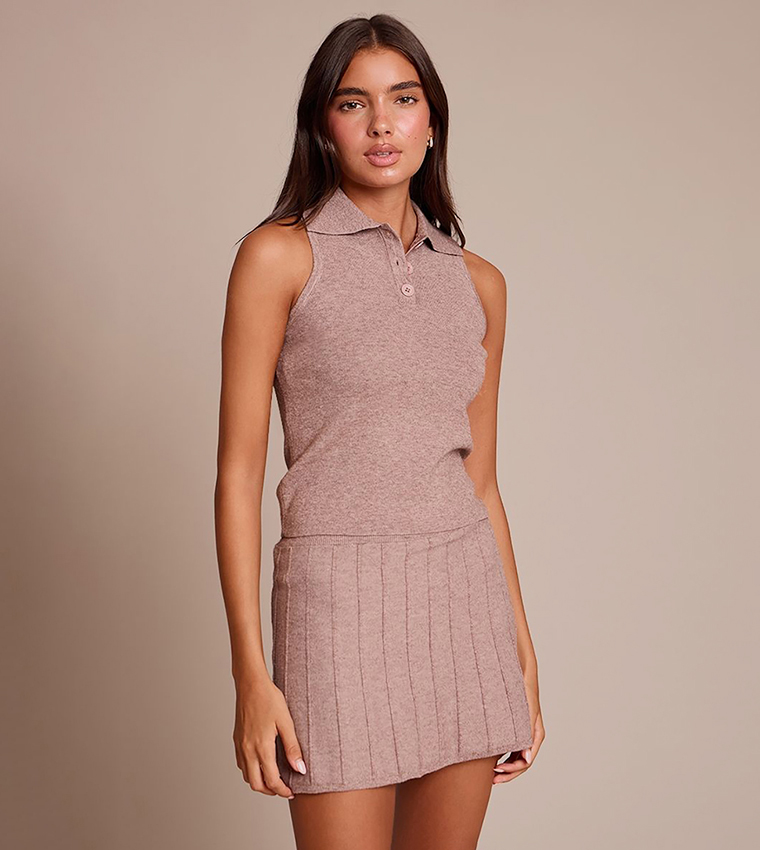 تنورة ميني محبوكة بكسرات