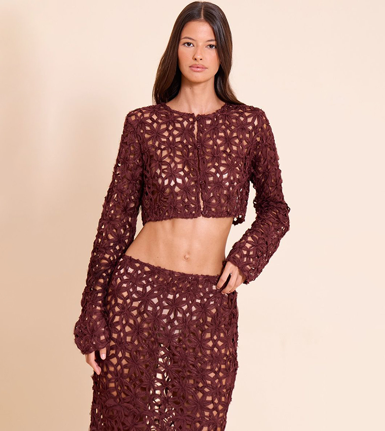 توب قصير بأزرار 