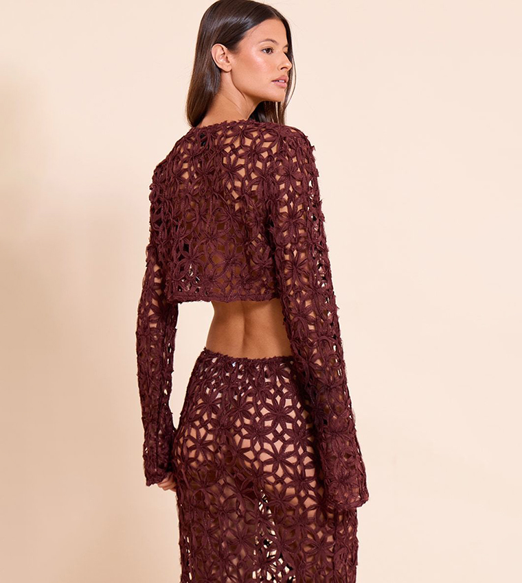 توب قصير بأزرار 