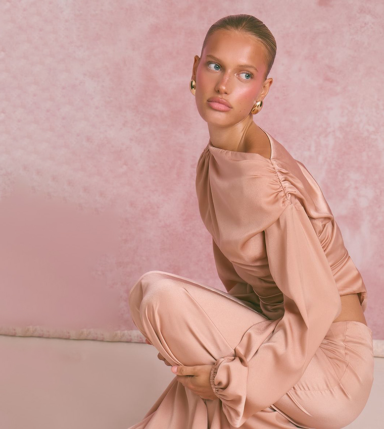 توب ساتان كم طويل 