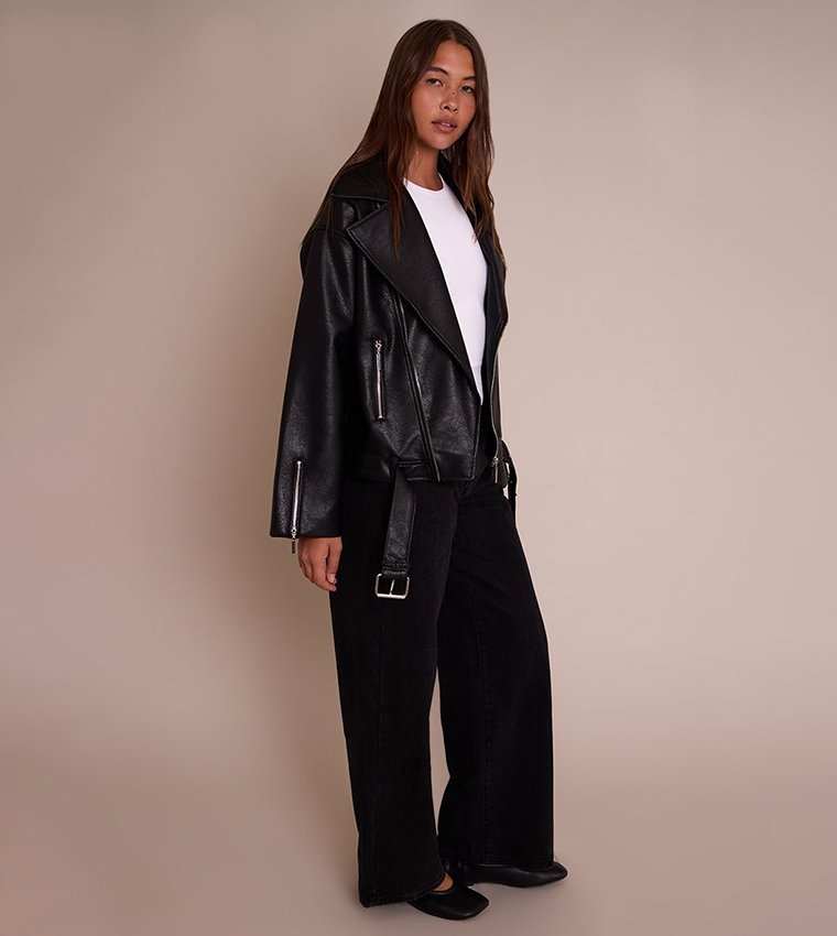 جاكيت بيكر اوفرسايز جلد صناعي 