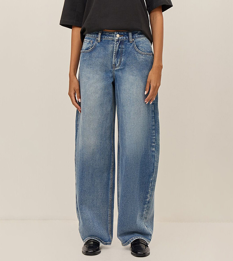 Washed Low Rise Barrel Fit Jeans