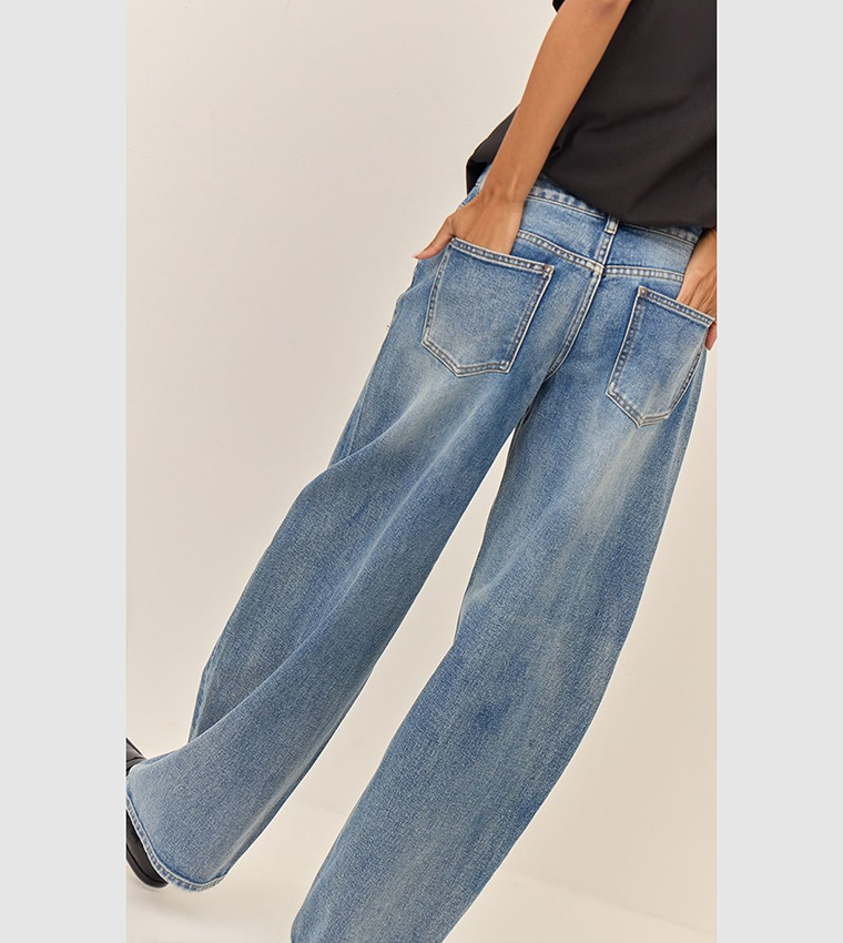 Washed Low Rise Barrel Fit Jeans