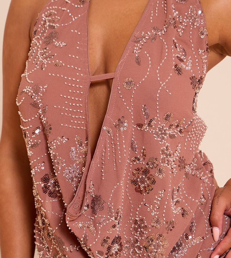 توب بقبة هالتر مزين بترتر