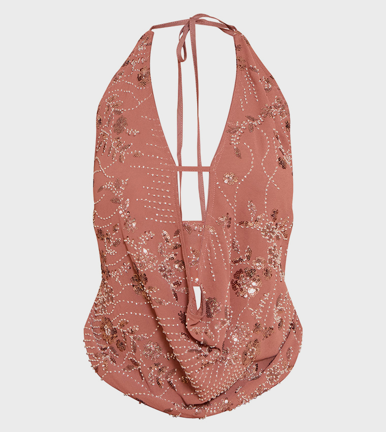 توب بقبة هالتر مزين بترتر