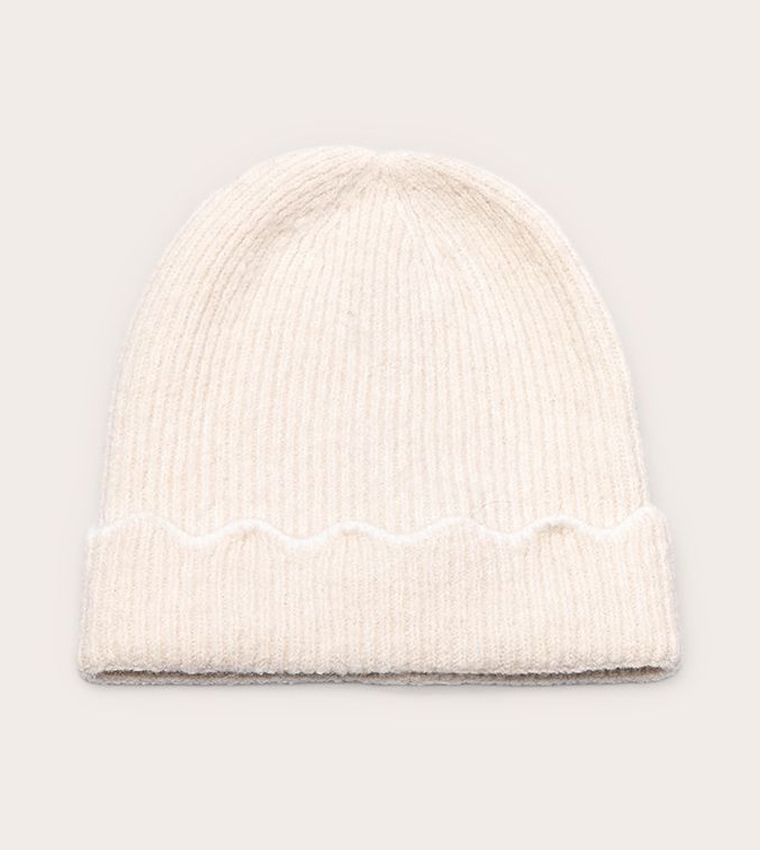 قبعة بيني بحواف متموجة 