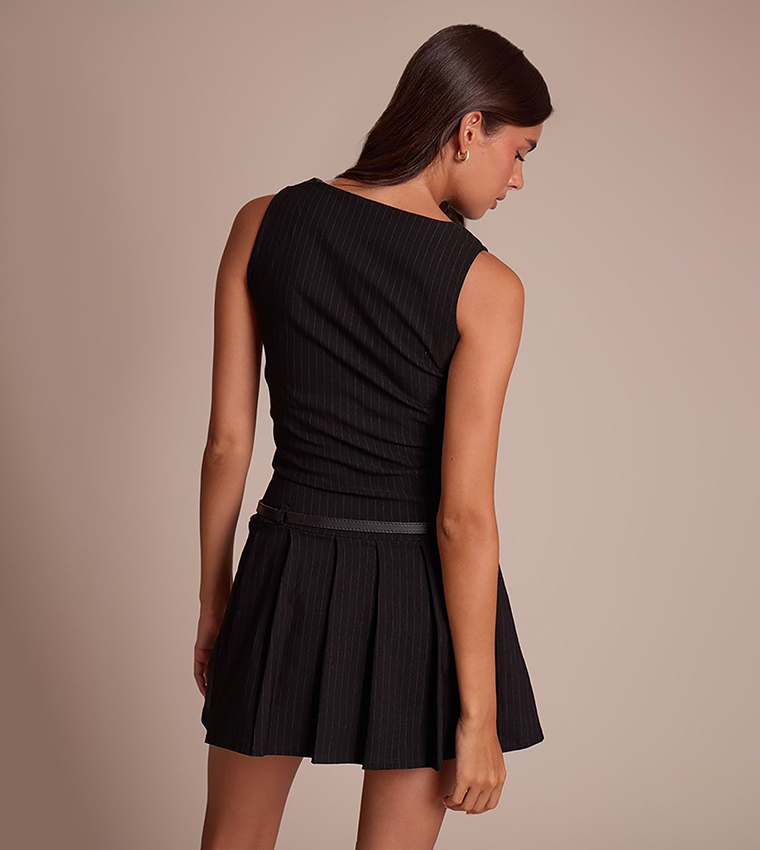 فستان شيفت ميني مخطط برقبة قارب وحزام 