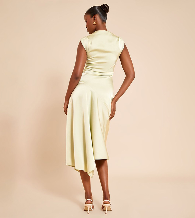 فستان ميداكسي ساتان بياقة عالية