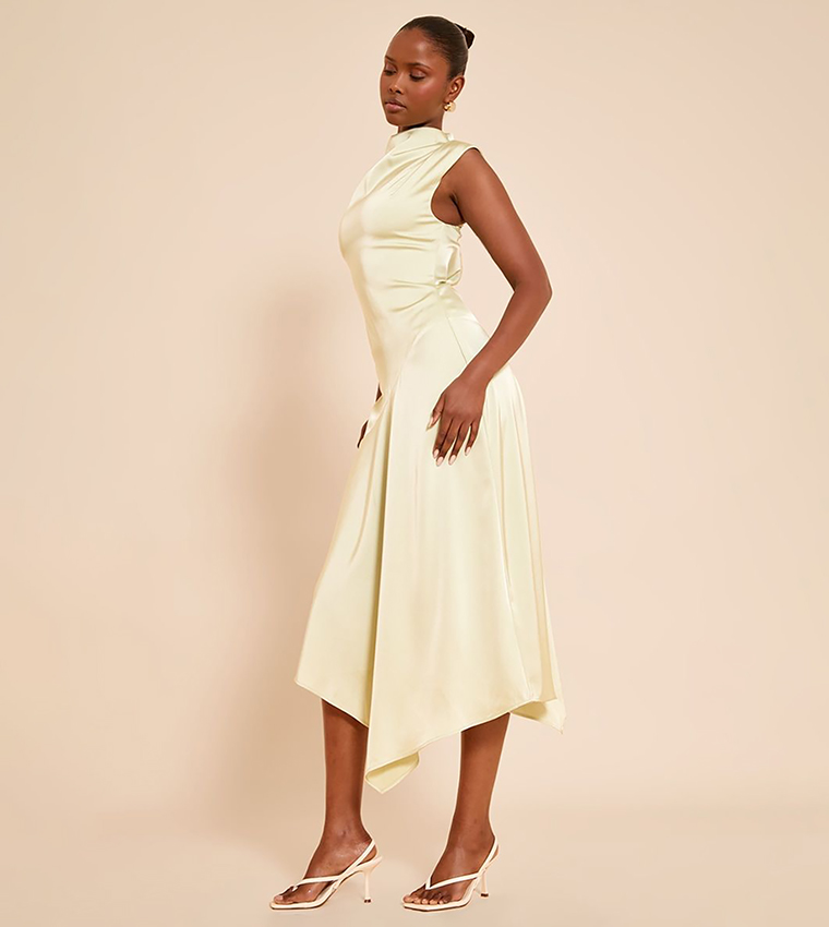 فستان ميداكسي ساتان بياقة عالية