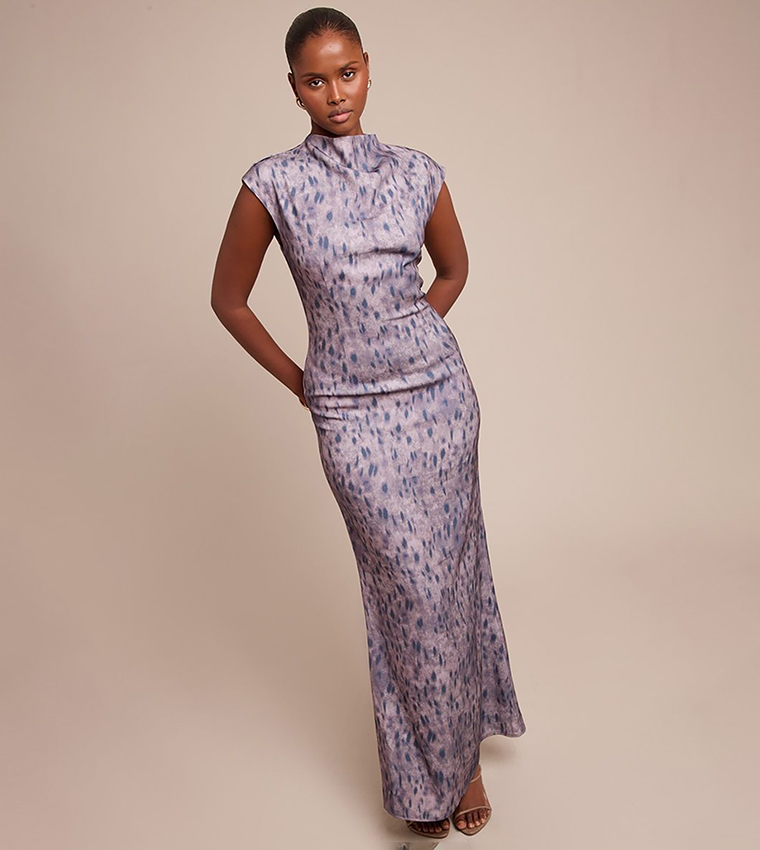 فستان ماكسي بطبعة بياقة عالية بدون كم 