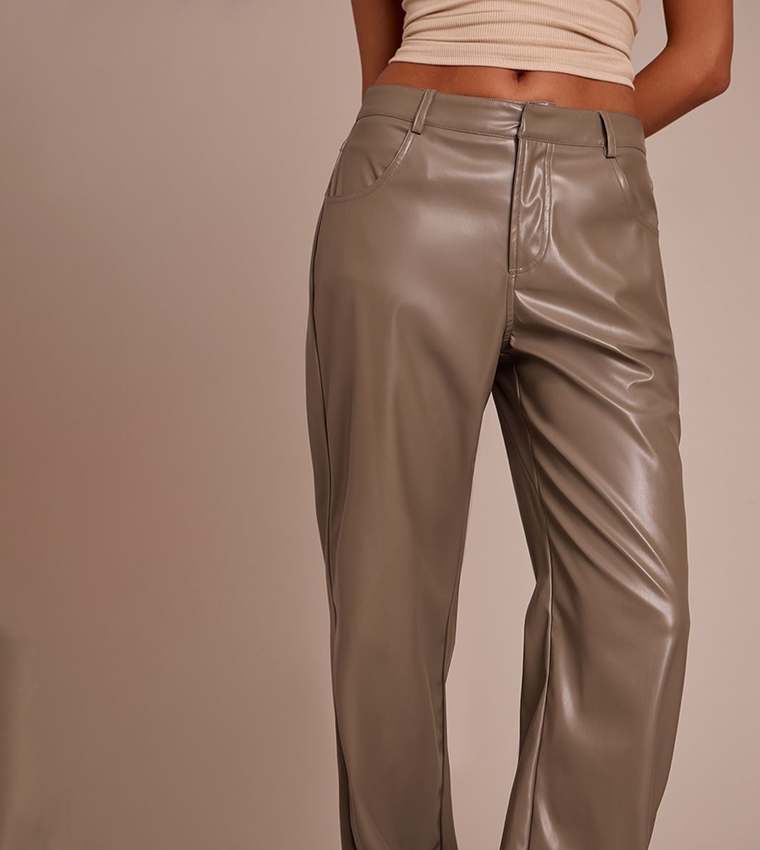 بنطلون جلد صناعي بقصة مستقيمة