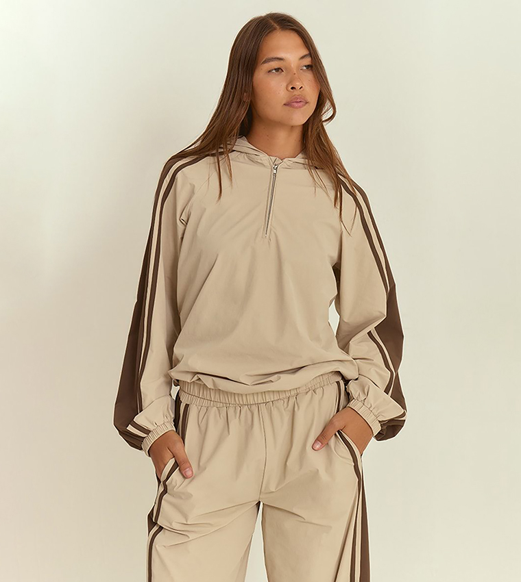 جاكيت رياضة مخطط بهودي