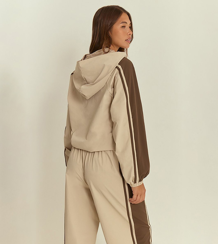 جاكيت رياضة مخطط بهودي