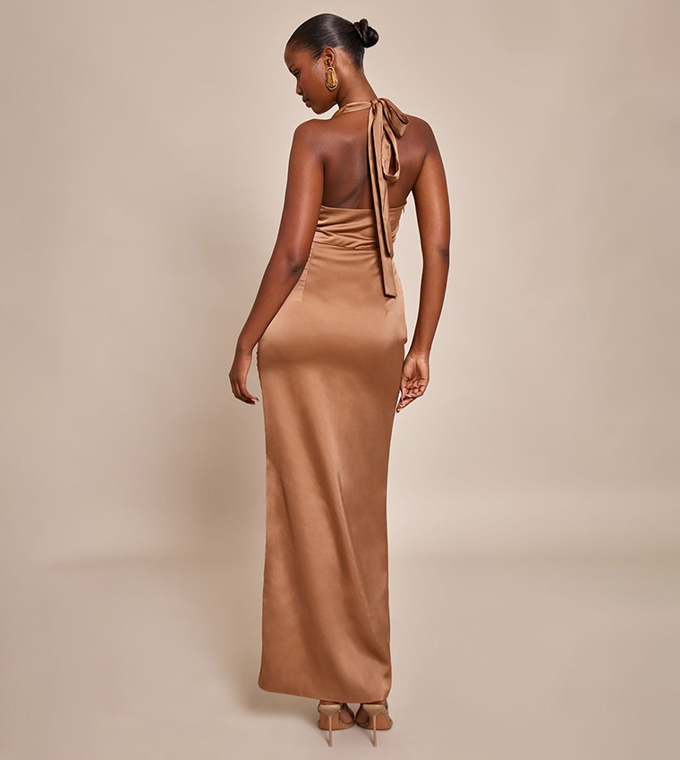 فستان ماكسي ساتان بياقة هالتر 