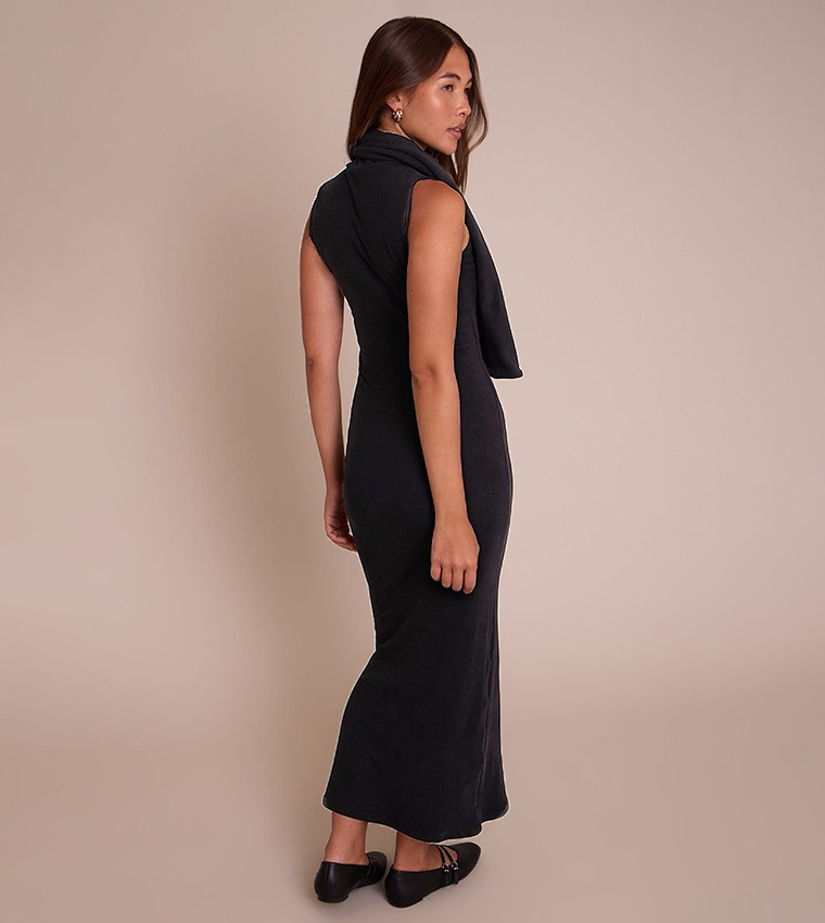 فستان ماكسي سادة بياقة لف 