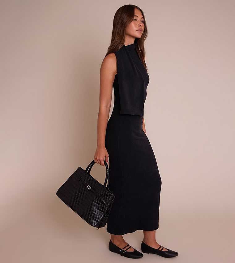 فستان ماكسي سادة بياقة لف 