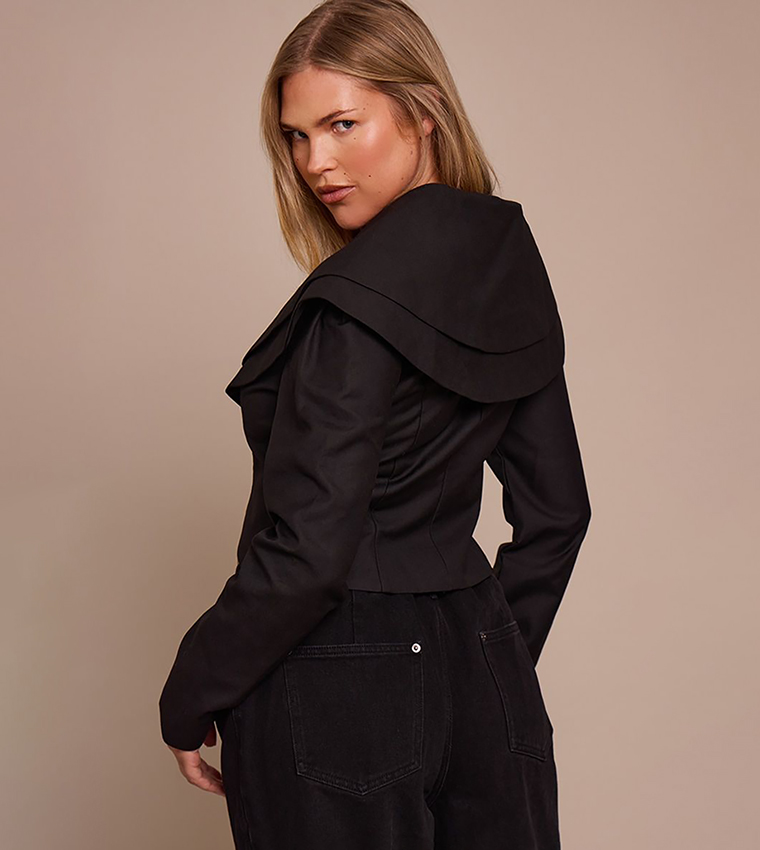 Shape Cropped Deep Collar Blazer