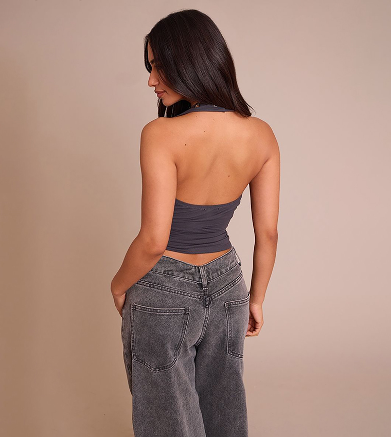 توب طويل بياقة هالتر للمقاسات الصغيرة 