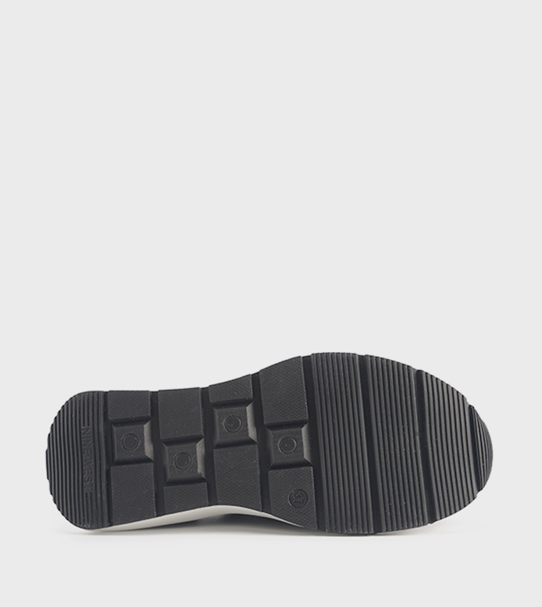 MANETT Lace-Up Sneakers