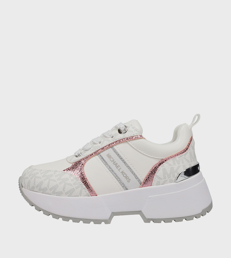 سنيكرز بنعل سميك بطبعة مونوغرام