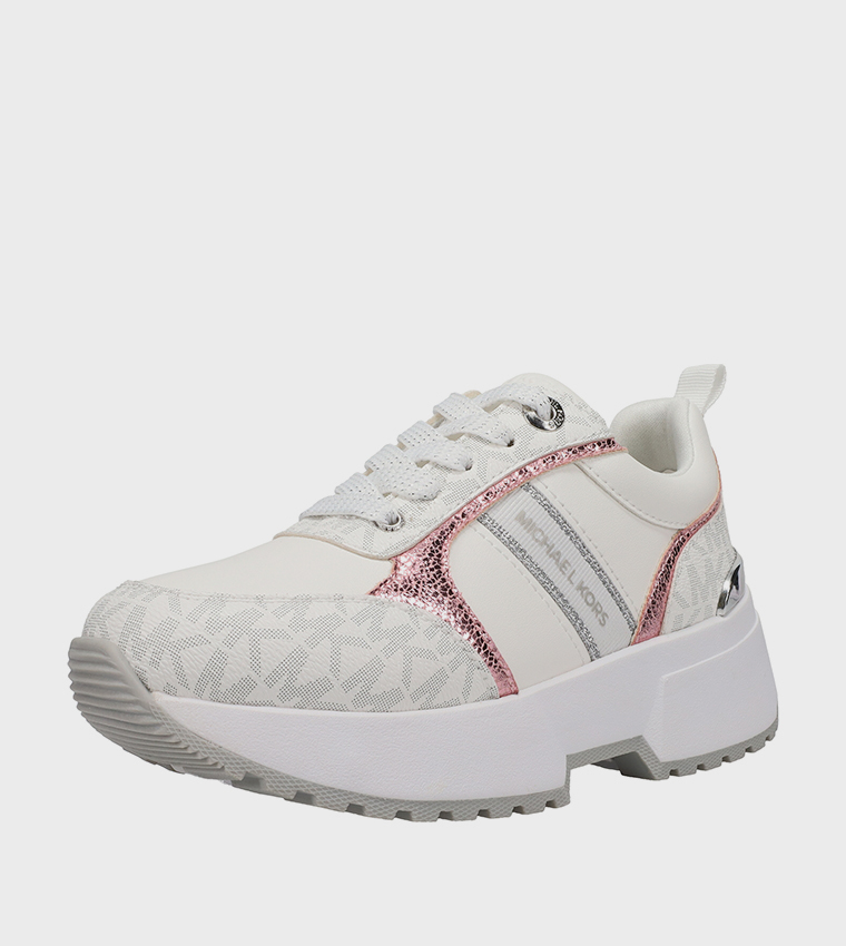 سنيكرز بنعل سميك بطبعة مونوغرام